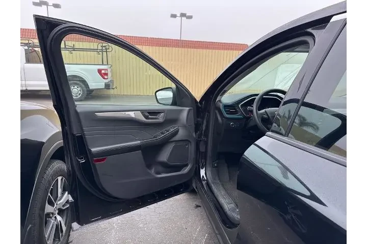 $18167 : Ford Escape 2022 SE 4dr SUV image 10