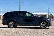 $28777 : Mazda CX-90 2024 AWD 3.3 Tur thumbnail