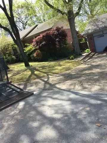 Byron's lawn care & landscapin image 10