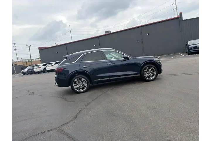 $37980 : Genesis GV70 2025 AWD 2.5T S image 6