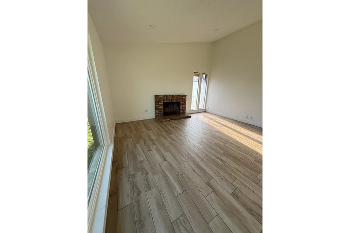 $1180 : Rialto- Listo image 3