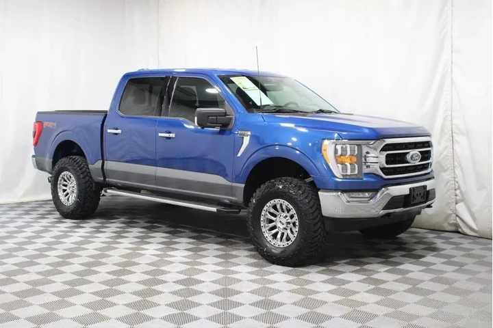 $34906 : Ford F-150 2023 4x4 XLT 4dr image 1