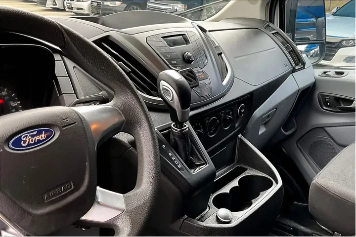 $20811 : Ford Transit 2018 250 3dr SW image 7