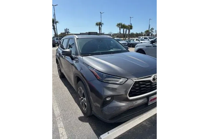 $34231 : Toyota Highlander 2023 L 4dr image 3