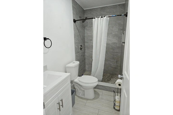 $1100 : Estudio en renta image 2