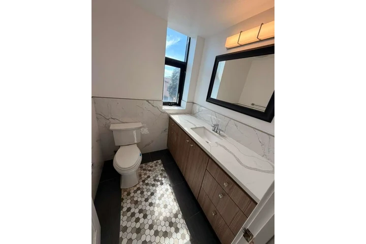 $1200 : Renta recamara (Santa Ana) image 7