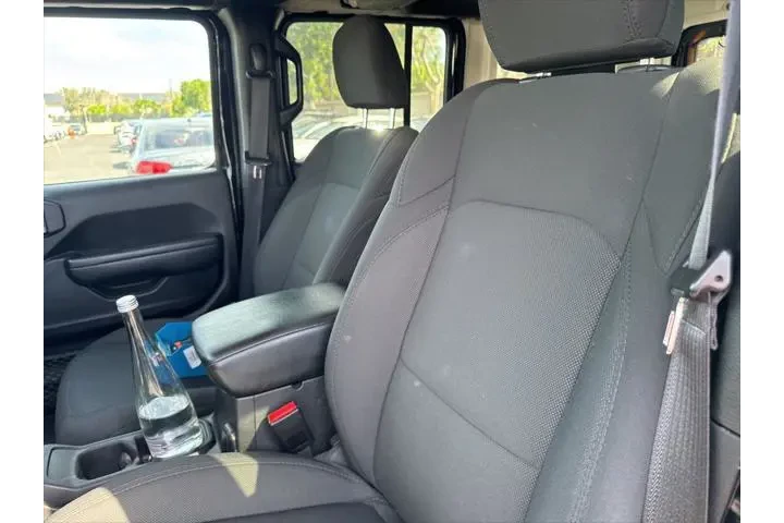 $27499 : Jeep Wrangler 2023 4x4 Willy image 6