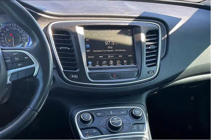 $9000 : Chrysler 200 2016 Limited 4d image 9