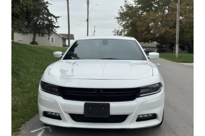 $8999 : 2017 Charger SXT image 3
