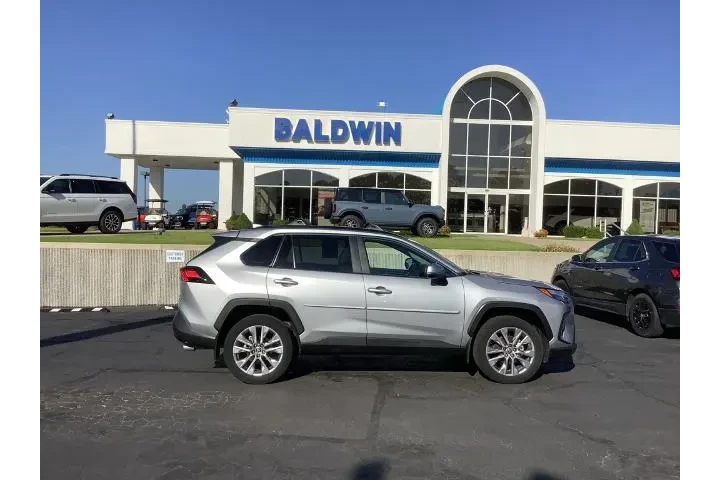 $29500 : Toyota RAV4 2022 AWD XLE Pre image 8