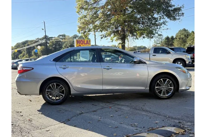 2017 Camry SE image 7