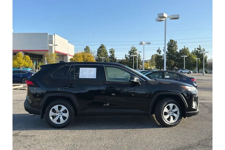 $26566 : Toyota RAV4 2023 LE 4dr SUV image 3