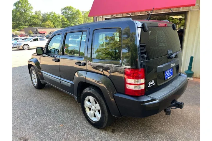 $7499 : 2009 Liberty Sport image 7