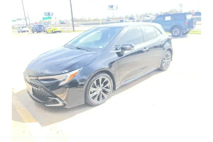 $21211 : Toyota Corolla Hatchback 202 image 1