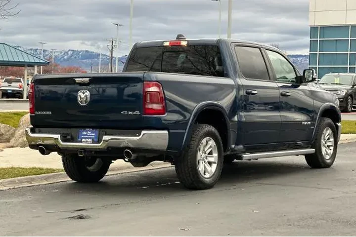 $38995 : Ram 1500 2022 4x4 Laramie 4d image 2