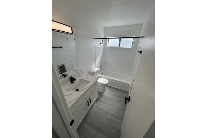 $2395 : **APARTAMENTO REMODELADO ** image 6