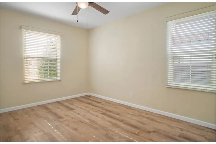 $2435 : 3 Bedroom Home in Van Ness, LA image 6