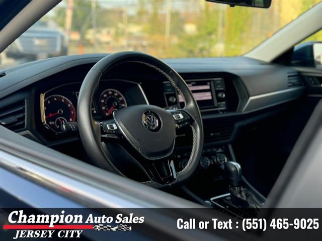 Used 2021 Jetta SE Auto for s image 3