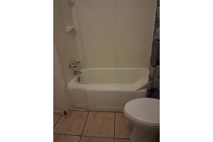 $1100 : Cuarto grande disponible ya image 5