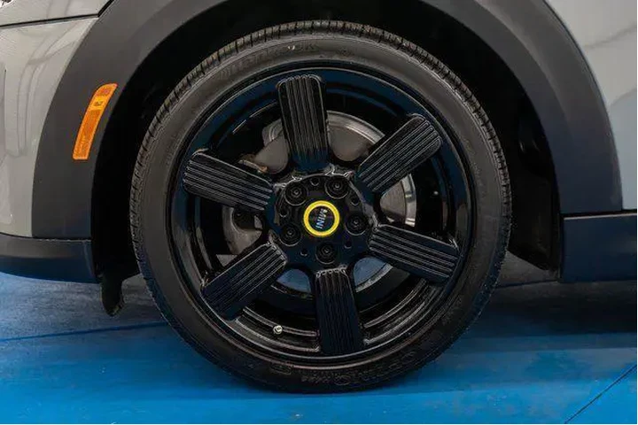 $21648 : MINI Hardtop 2 Door 2023 Coo image 2