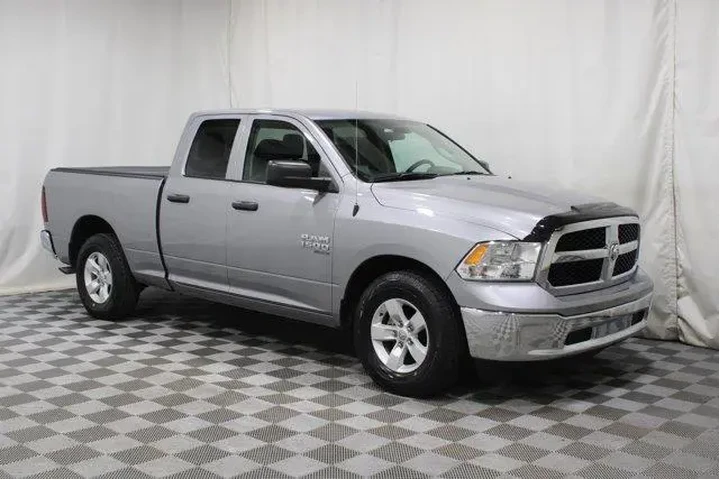 $31949 : Ram 1500 Classic 2022 4x2 Tr image 1