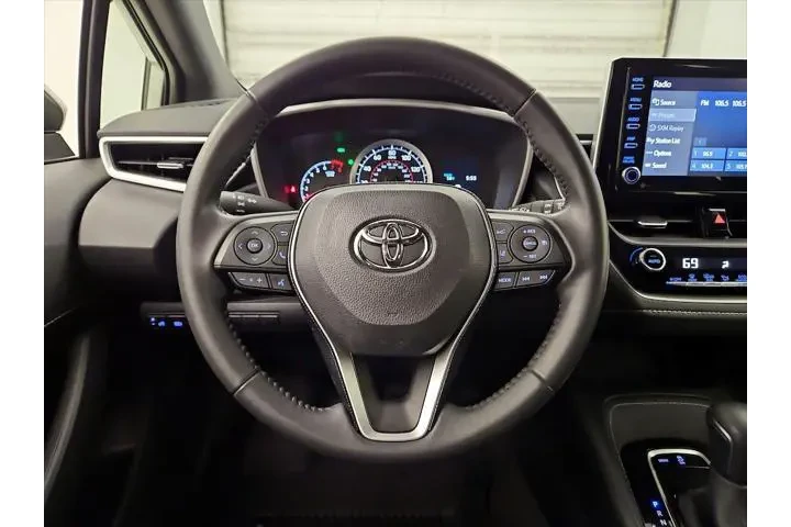 $23998 : Toyota Corolla Hatchback 202 image 10