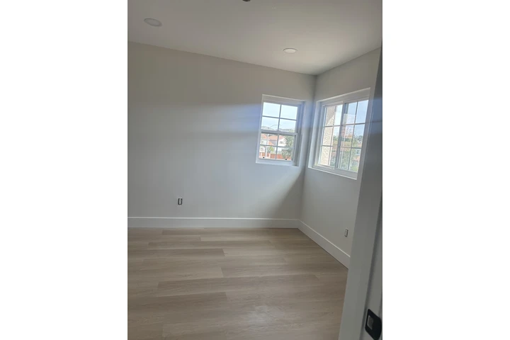 $800 : Se renta cuarto en corona CA image 5