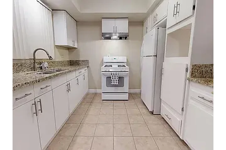 $500 : YOUR NEW HOME AWAITS image 5