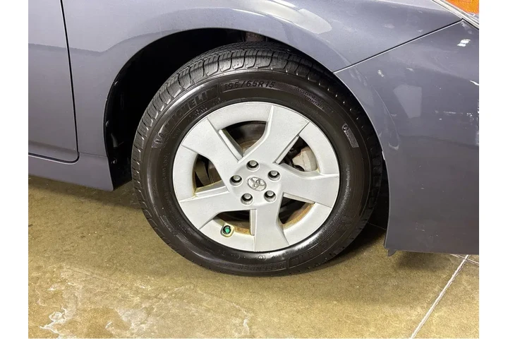 $8000 : 2011 Prius TWO image 8
