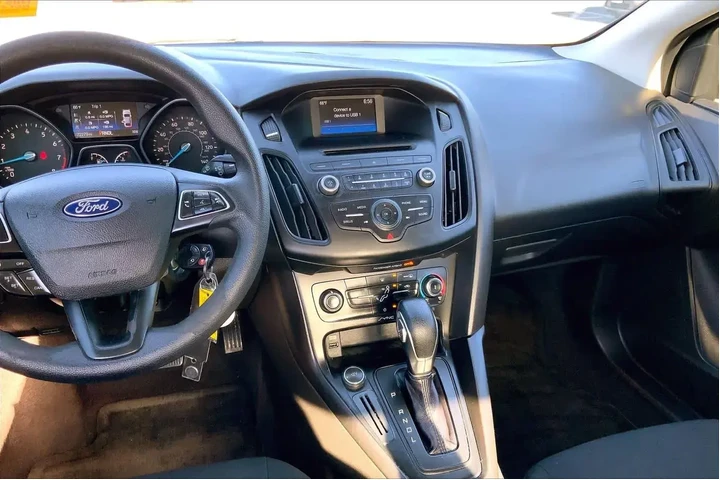$9998 : Ford Focus 2017 SE 4dr Sedan image 6