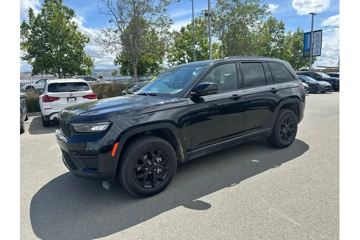 $37998 : Jeep Grand Cherokee 2025 4x4 image 5