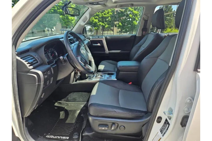 $28999 : 2017 4Runner SR5 Premium image 9