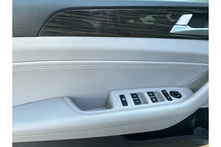 $12770 : Hyundai SONATA Hybrid 2017 L image 10
