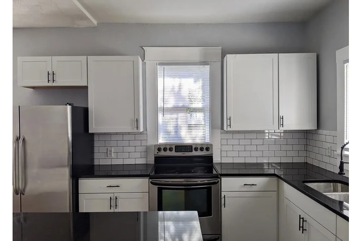 $890 : Fully renovated Single home image 3