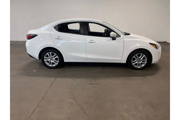 $14922 : Toyota Yaris iA 2017 4dr Sed image 2