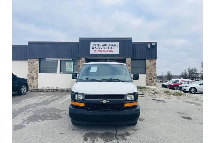 $10999 : 2017 Express 3500 image 2