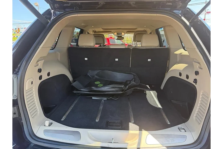 $17900 : 2017 Grand Cherokee Limited 4 image 8