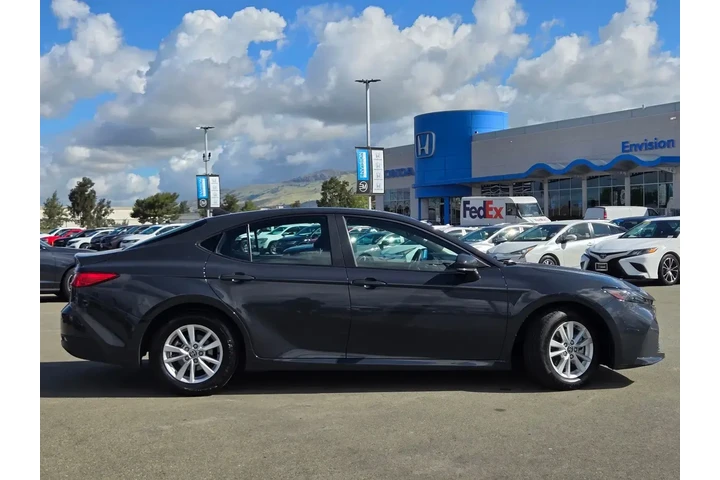 $28588 : Toyota Camry 2025 SE 4dr Sed image 9