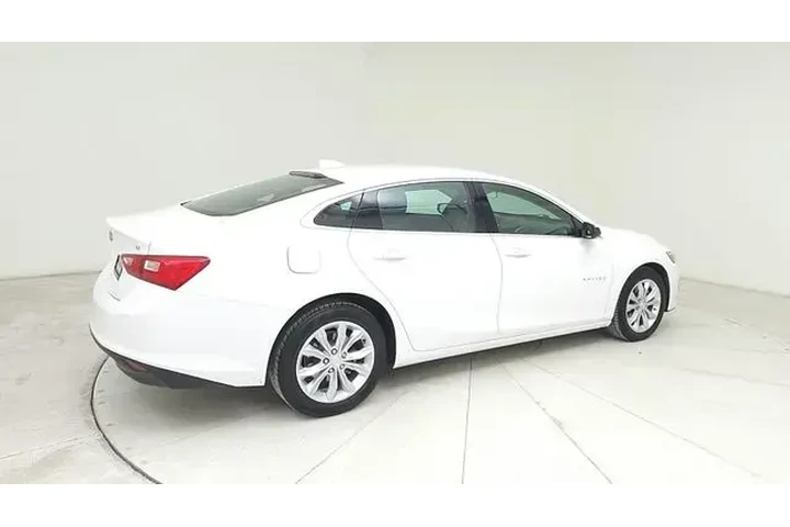$17983 : Chevrolet Malibu 2023 LT 4dr image 5
