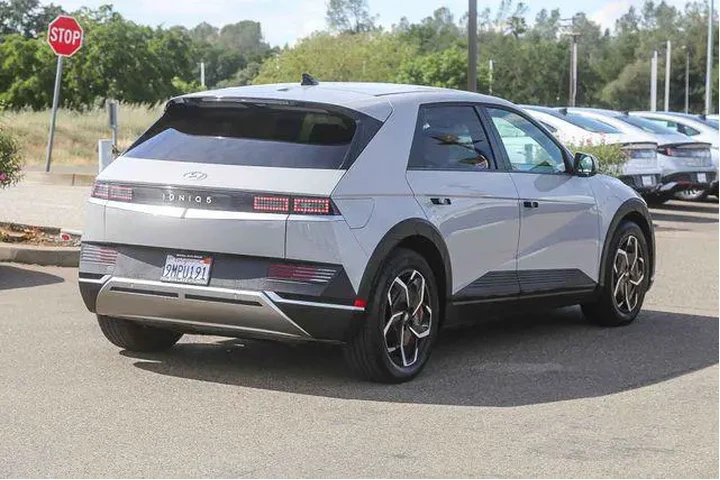$25892 : Hyundai IONIQ 5 2024 SEL 4dr image 5