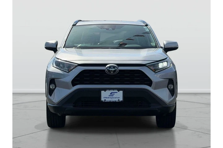 $30298 : Toyota RAV4 2021 AWD XLE Pre image 2