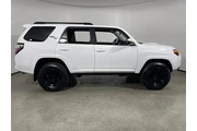 $35995 : Toyota 4Runner 2020 4x4 SR5 thumbnail