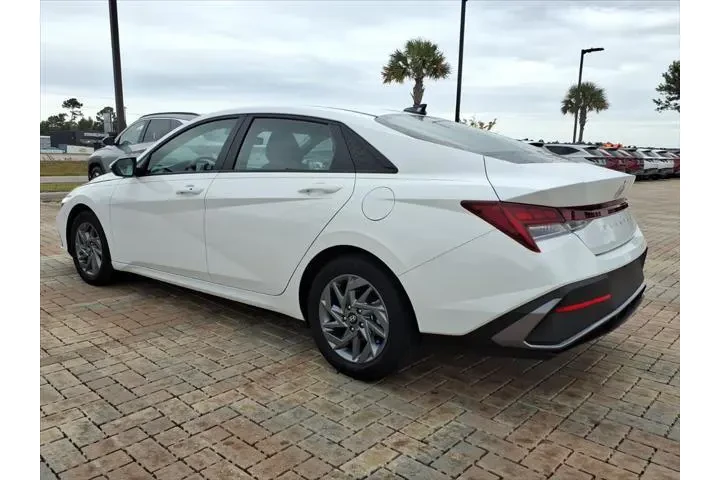 $26990 : Hyundai ELANTRA Hybrid 2024 image 3