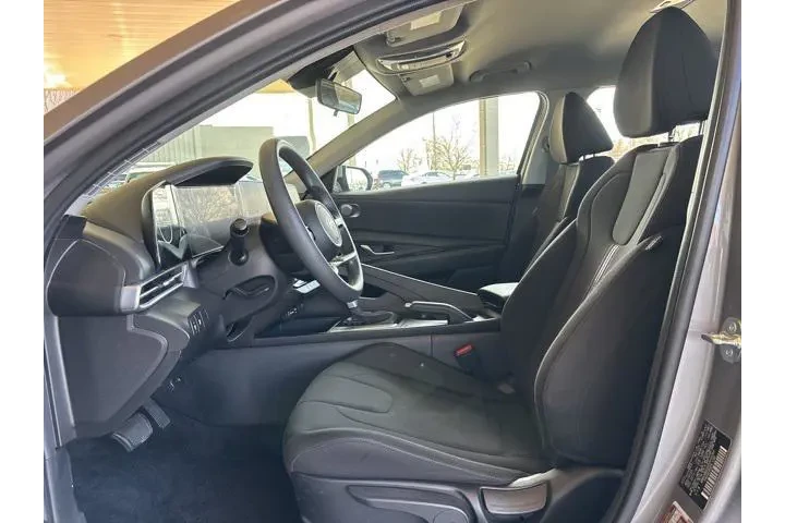 $19998 : Hyundai ELANTRA 2024 SEL 4dr image 4