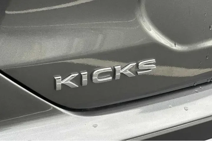 $17865 : Nissan Kicks 2024 S 4dr Cros image 9