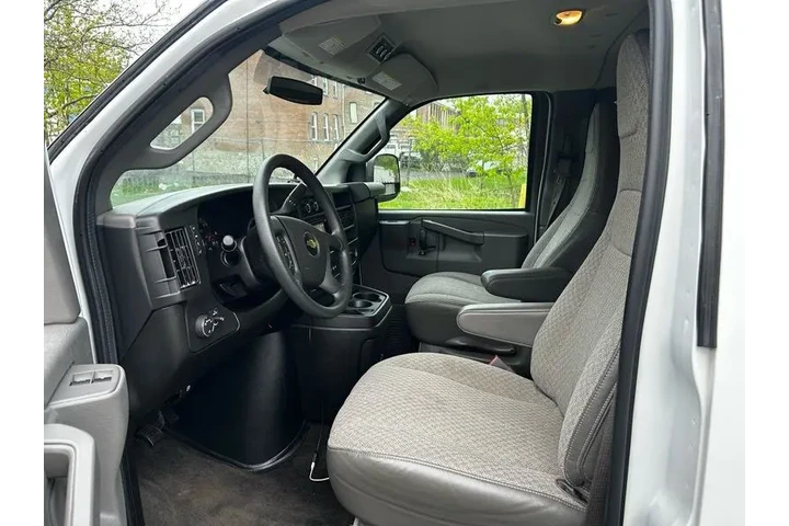 $18999 : 2017 Express LT 3500 Extended image 5