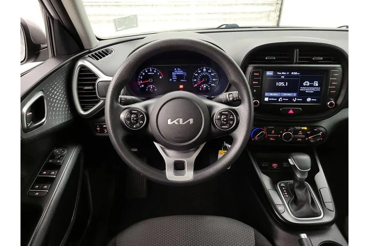 $14998 : Kia Soul 2022 LX 4dr Crossov image 10