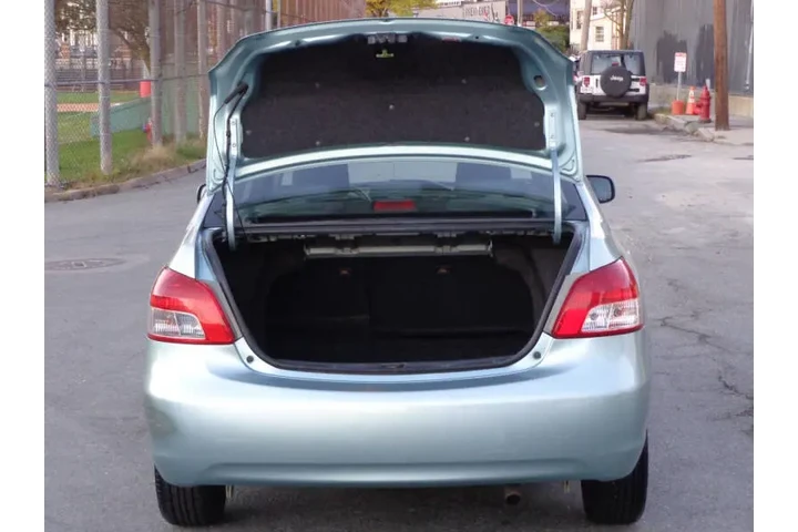 $7800 : 2010 Yaris image 8