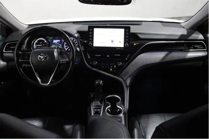 $26998 : Toyota Camry Hybrid 2022 XLE image 2