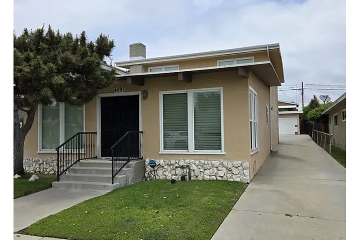$2250 : 5 bedroom, 2.5 bath house image 1
